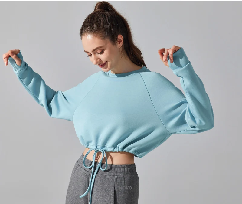 VITALINOVO Weiches, kurzes Sweatshirt mit Rundhalsausschnitt für Damen, langärmelig, Workout-Pullover, Pullover, Daumenlöcher, entspannte, leichte Oberteile – Detail 10