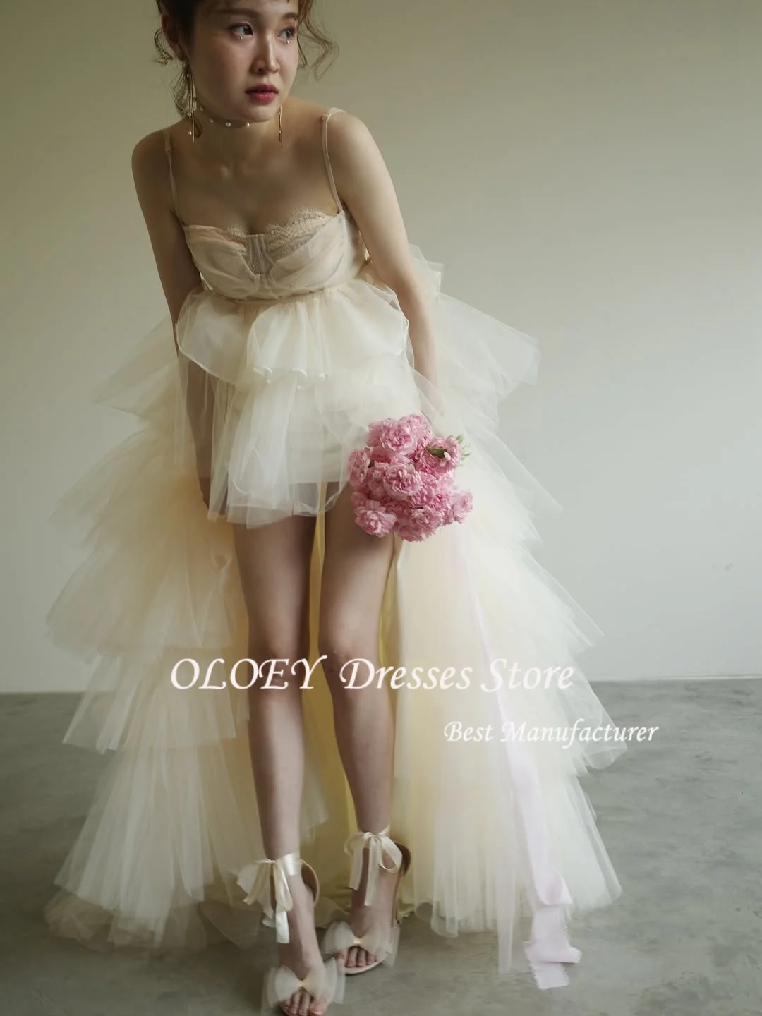 فساتين زفاف كورية أنيقة من OLOEY بدون حمالات فستان زفاف الأميرة على شكل حرف a سويب تراين بدون أكمام للعروس حسب الطلب