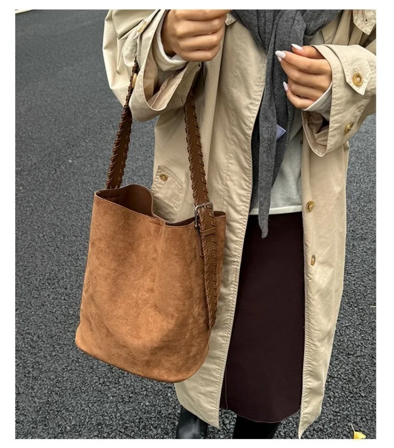 Mehrfarbige Wildleder-Schultertasche mit Verstellbarem Riemen, Lässiger Stil für Tägliches Einkaufen, Verabredungen, Pendeln und Kurzreisen – Detail 10