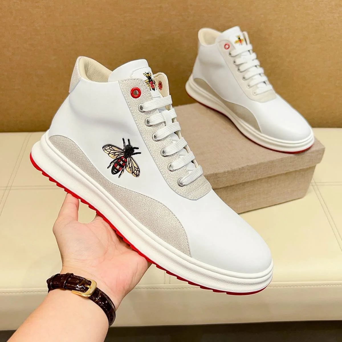 

New High-top plush Men's Genuine leather embroidery Bees Sports shoes Luxury fashion Lace-up shoes sneaker Running shoes