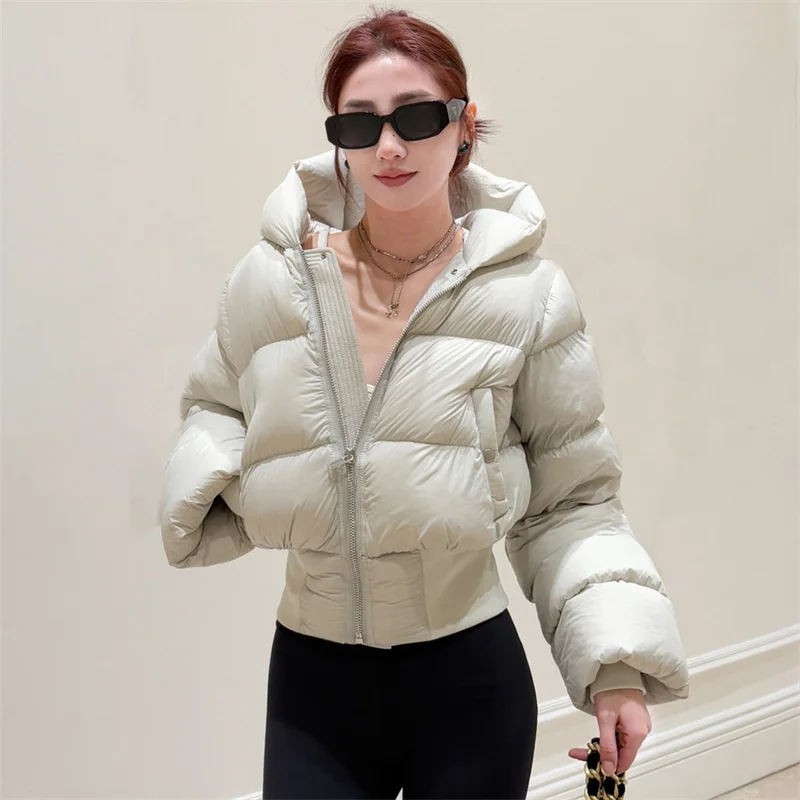 سترة الشتاء النسائية شتاء 2025 الجديدة سستة سليم صالح قصيرة أسفل سترة بيضاء بطة أسفل شغل مقنعين أسفل معاطف سترة منتفخة