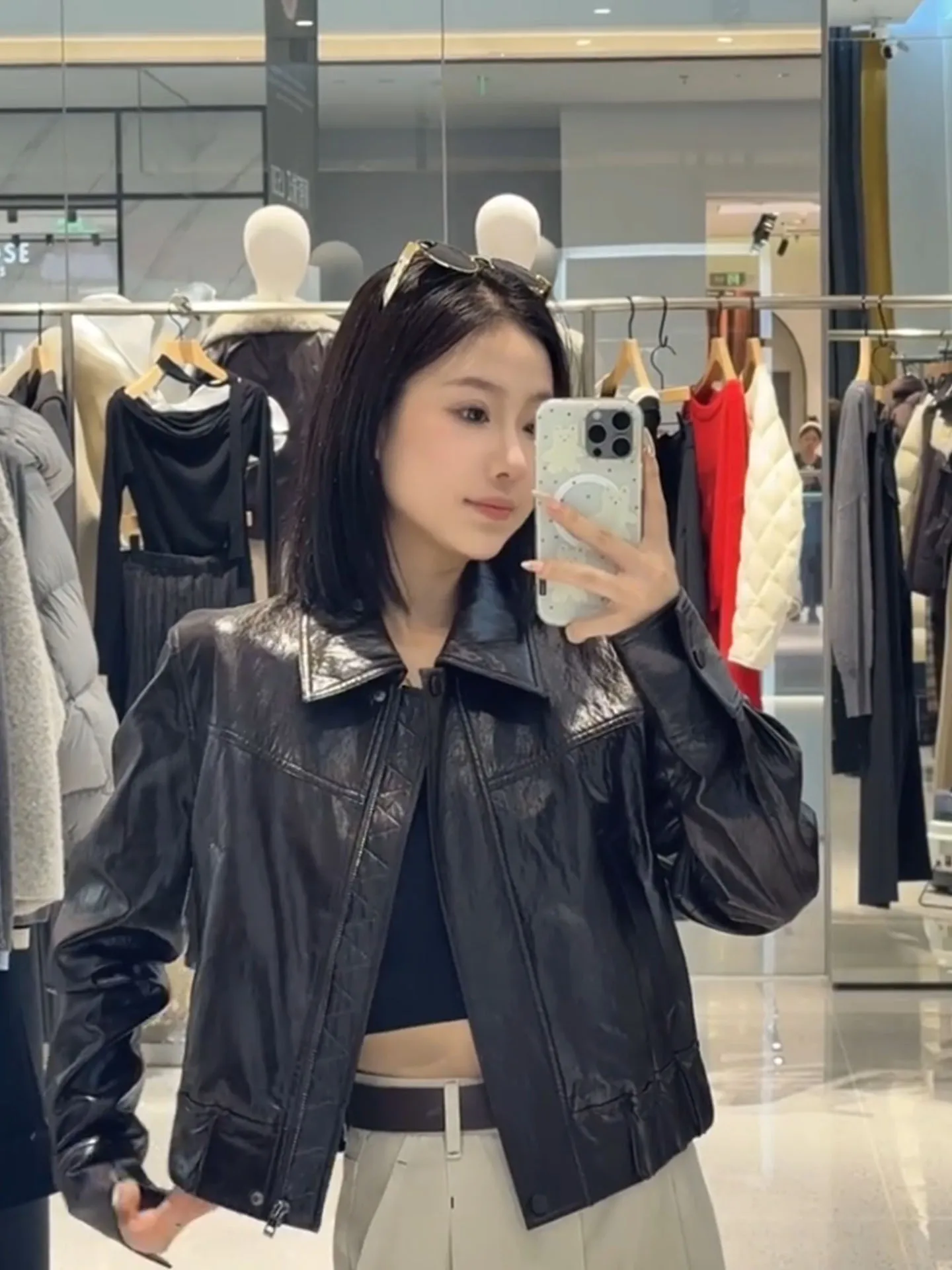 Jaqueta de Couro Retro para Mulheres, Estilo Motoqueiro, Primavera 2026, Com Zíper e Gola Alta