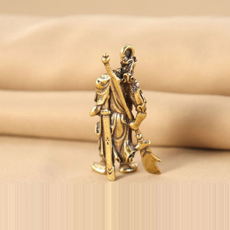 Vintage Copper Chinese God of Wealth Guan Gong Key Chains Pendants Retro Brass Buddha Figurines Men Car Key Rings Lucky Gifts