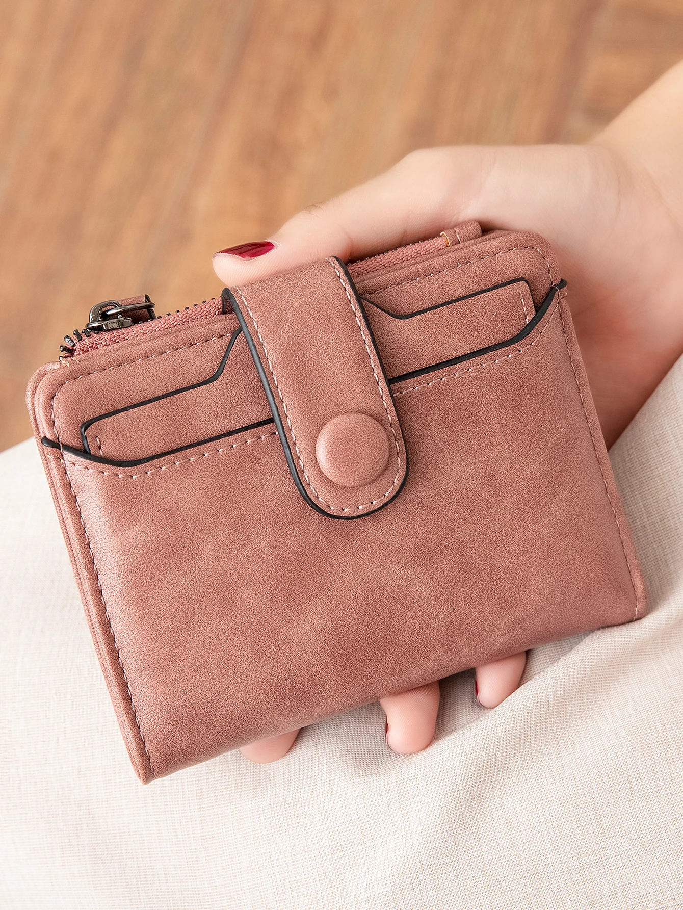Thin and minimalist women\'s short wallet with detachable card slot and ID card window, suitable for men and women to use
