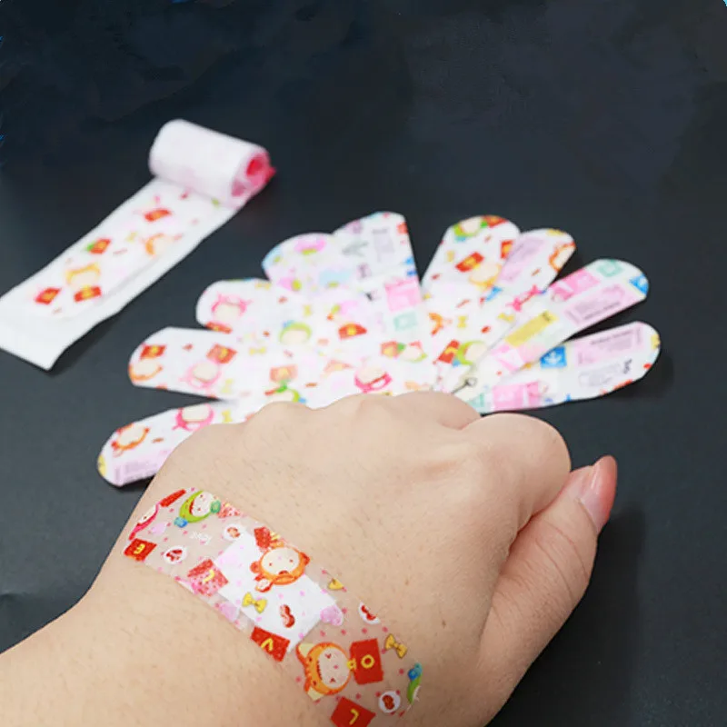 Dos desenhos animados Band Aid Transparente, ferida emplastros, impermeável, Kawaii, remendo da pele, Woundplast, fita de primeiros socorros, 100pcs por conjunto