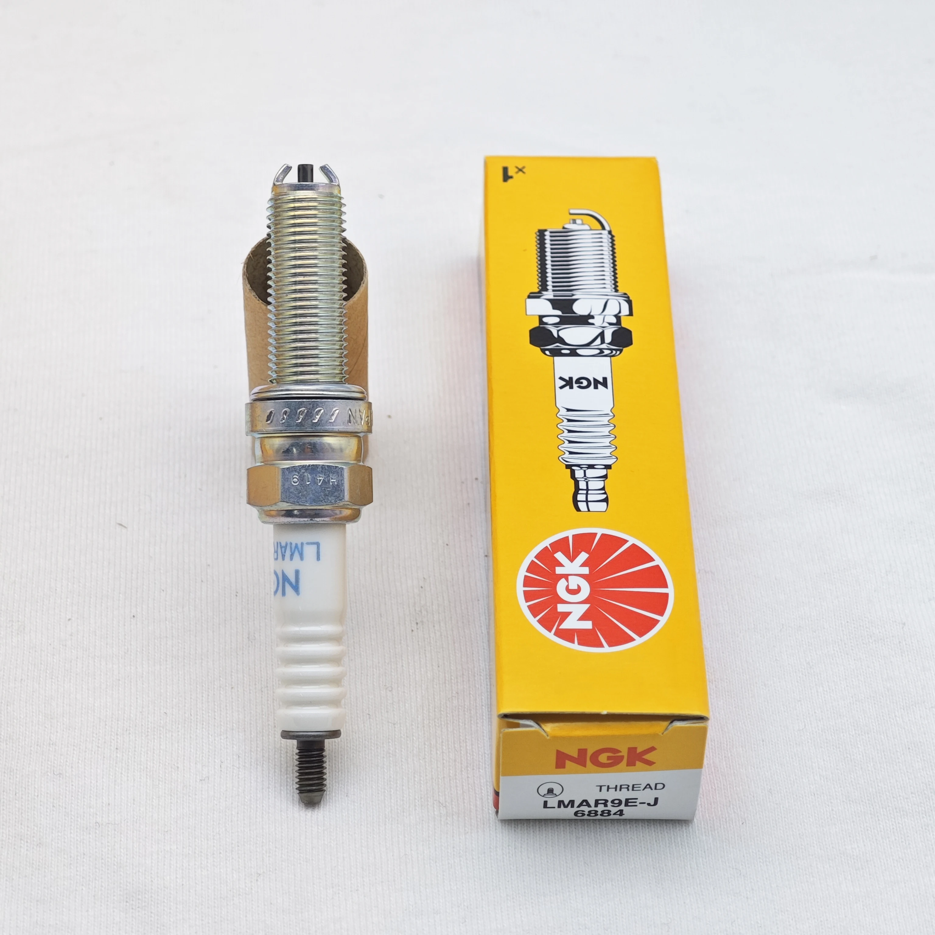 1pcs Original Motorcycle Spark Plug LMAR9E-J 6884 Suitable For YMH R1 MT-10 YZF-R1 (after 2009)