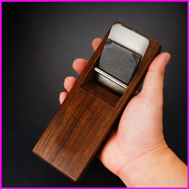 أداة يدوية صغيرة لطائرة النجارة، أداة تشذيب الخشب، أداة صنع الأثاث لتنعيم الأسطح الخشبية وتشطيبها