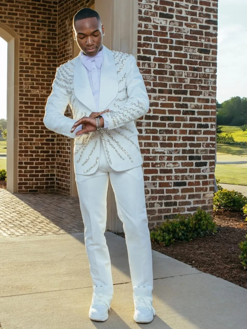 

Handmade 2 Pieces Men Suits Blazer Pants Regular Fit Shaw Lapel Single Breasted Beading Brilliant Business Office Wedding Suits