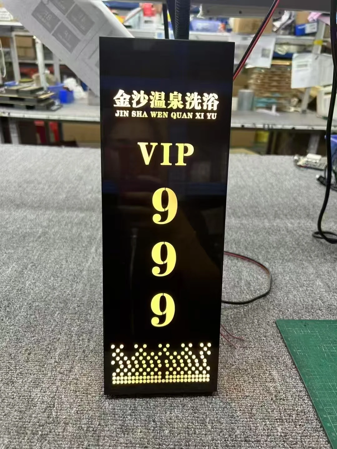Hot Selling Modern Acrylic ADA Compliant Braille Door Signs for Hotel Room Numbers and Apartment Use
