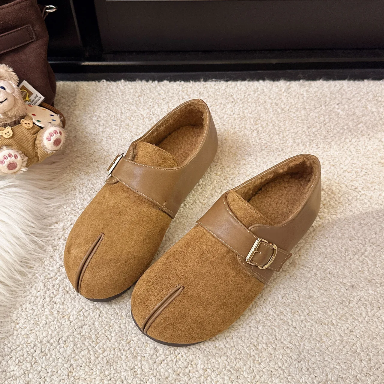 

Trendy Tabi Suede Clogs For Women Autumn Winter Split Toe Flats Casual Shoes Comfortable Soft Design Daily Wear