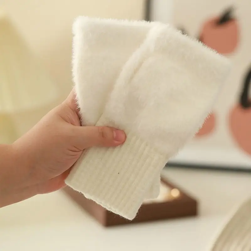 Winter Soft Mink Fleece Half Finger Gloves for Women，Warm Fashionable Solid Color Gloves Wrist Mittens Driving Writing Gloves