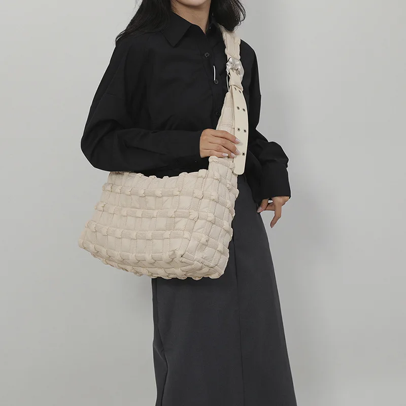 Tas bahu wanita bantalan berlapis tas Puffer nilon Ruched kasual tas selempang katun berbentuk bawah 2024