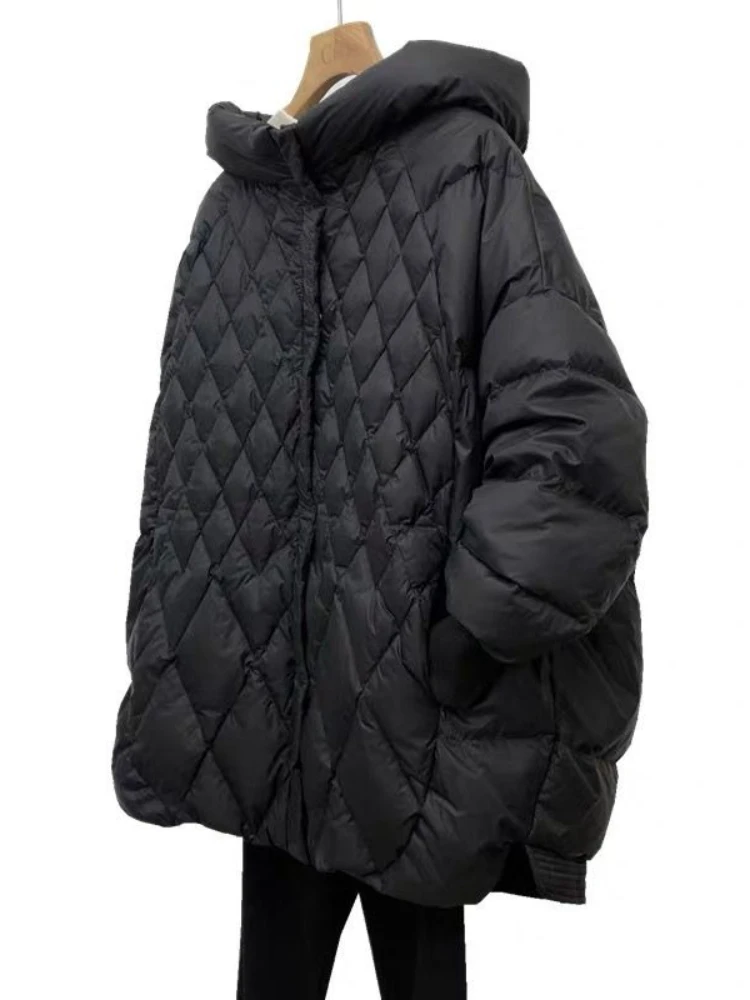 เสื้อแจ็คเก็ตดาวน์ใหม่ปี 2025 สำหรับผู้หญิง เสื้อโค้ทกันหนาวแบบมีฮู้ดทรงหลวม ขนเป็ดขาว 90% เสื้อพัฟเฟอร์ลำลองสำหรับผู้หญิง เสื้อโค้ทกันหนาวหนา อุ่น สวมทับ เสื้อคลุมกันหิมะ