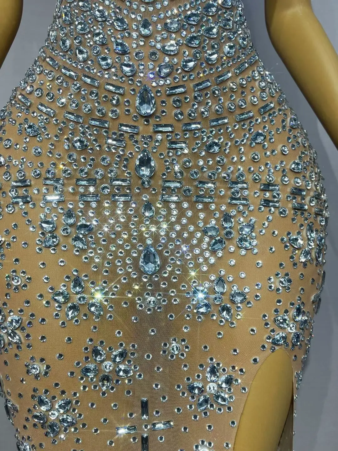 Xiaoxianghua تألق الفضة حجر الراين ثوب مسائي مثير الخامس الرقبة انظر من خلال شبكة الشق فستان المشاهير السجادة الحمراء فستان العشاء