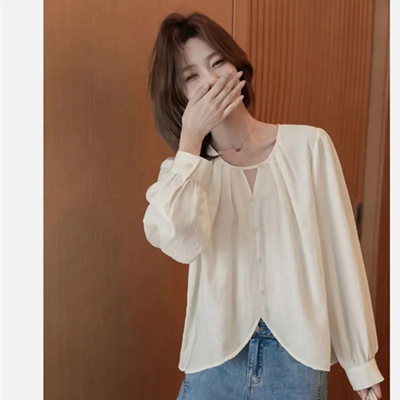 قمصان نسائية بأكمام طويلة من القطن مكشكشة بأزرار سفلية بقصة ضيقة وحاشية مطوية وأكمام فانوس على طراز الكلية الرجعية