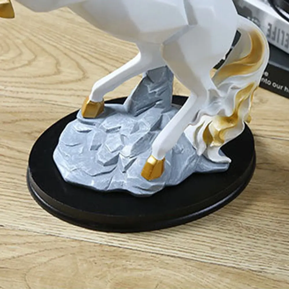 

Miniatures Figurine Art Horse Ornament Modern Handicraft Horse Statue Minimalist Creative Animal Sculpture TV Cabinet