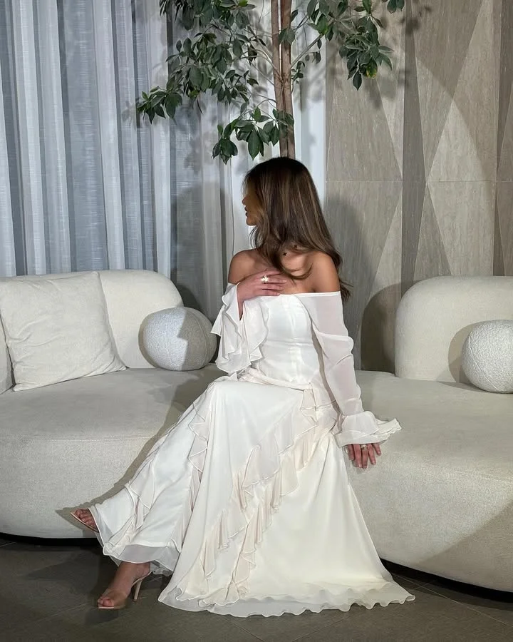 Biała suknia balowa z odkrytymi ramionami, długie rękawy, falbany, linia A, suknie wieczorowe, suknia na przyjęcie weselne, odzież formalna damska.