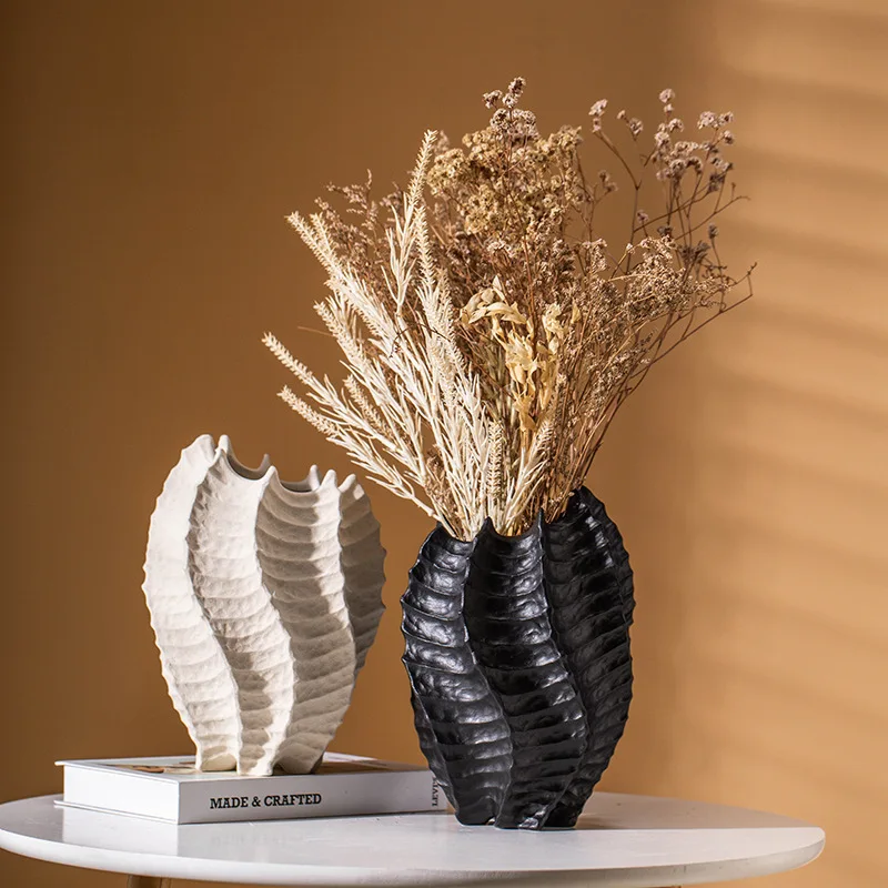 European-style Simple Ceramic Vase Light Luxury Decorative Ornaments Gifts Crafts Hydroponics Dried Flowers Black and White.