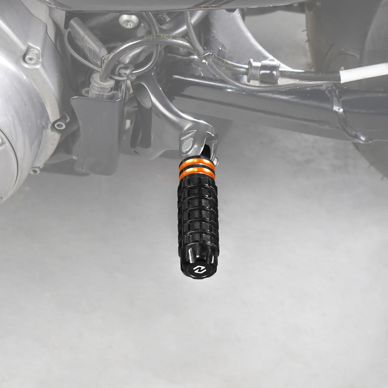 Beifahrerfußraste für Harley Sportster 883 XL883R Sportster 1200 XL1200C Iron 883 XL883N 2014–2020 Iron 1200 XL1200NS 2018–2021 – Detail 2