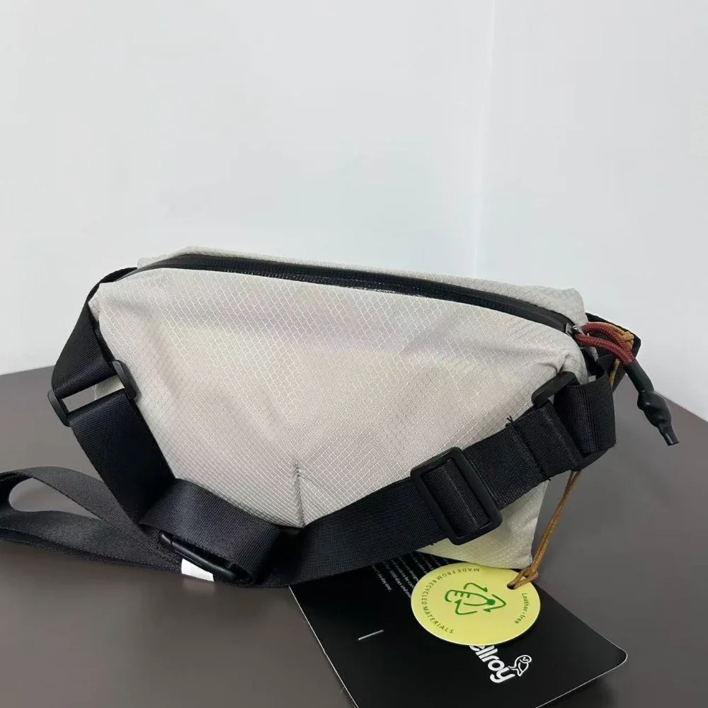 Bellroy Lite Sling 7L Leichte Umhängetasche für Herren, Luxuriöse Magnetverschluss-Umhängetasche, EDC-Brusttasche für Pendler, Fahrrad- und Reisetasche – Detail 3