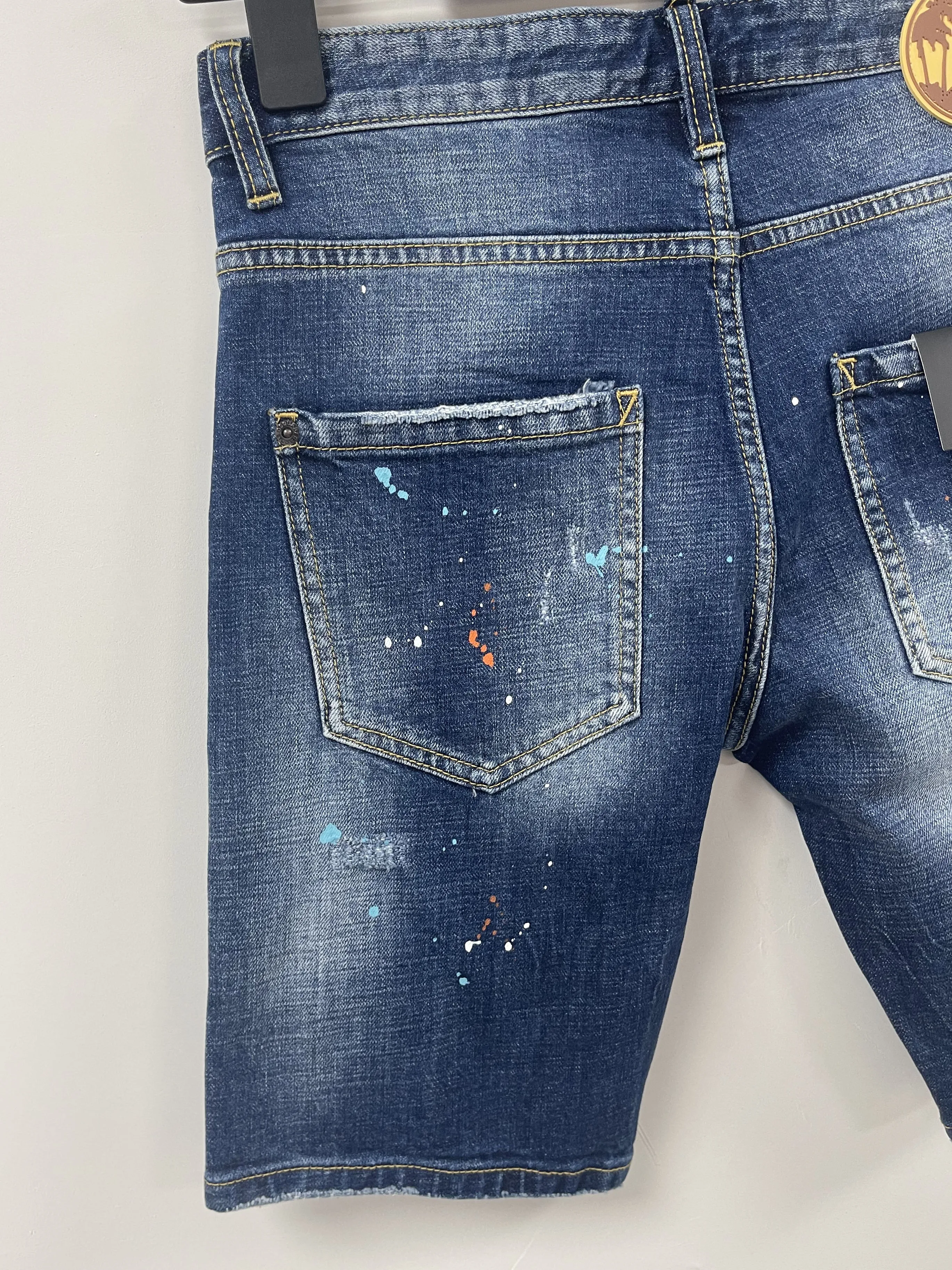 2024 Spring/Summer New D2 Jeans for Trendy Men, Washed, Worn, Patched, Embroidered, Slimming, Micro Elastic Denim Shorts for Men