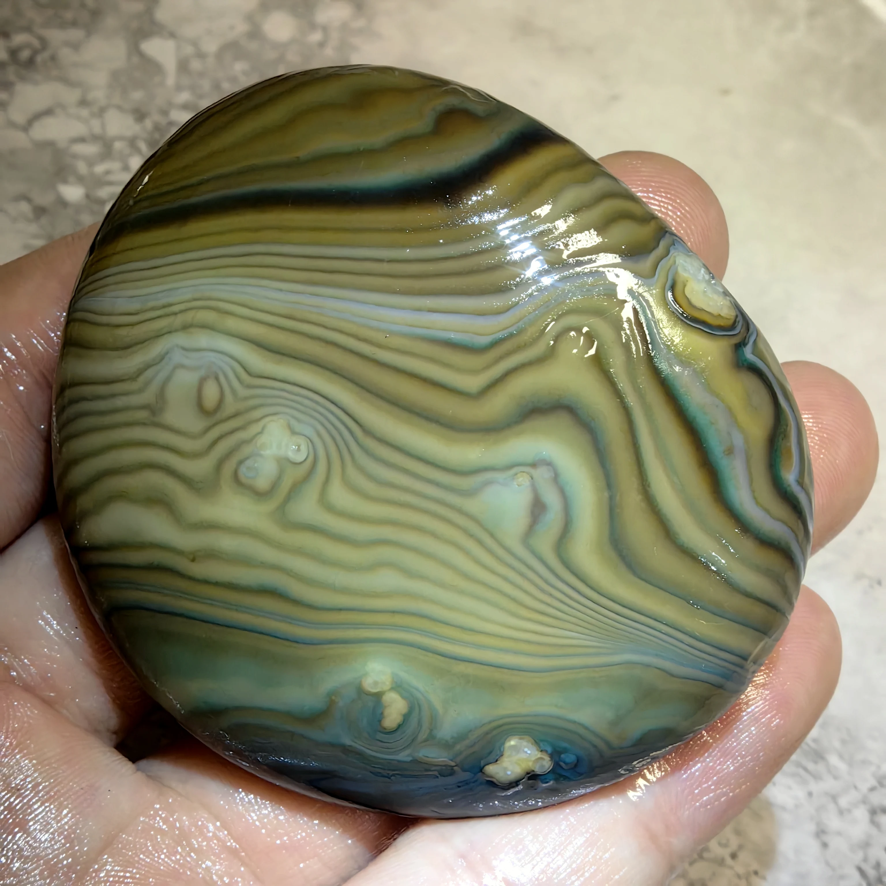 Natural Banded Agate Stone Palm Worry Rock Healing Crystal Specimen for Meditation & Decor