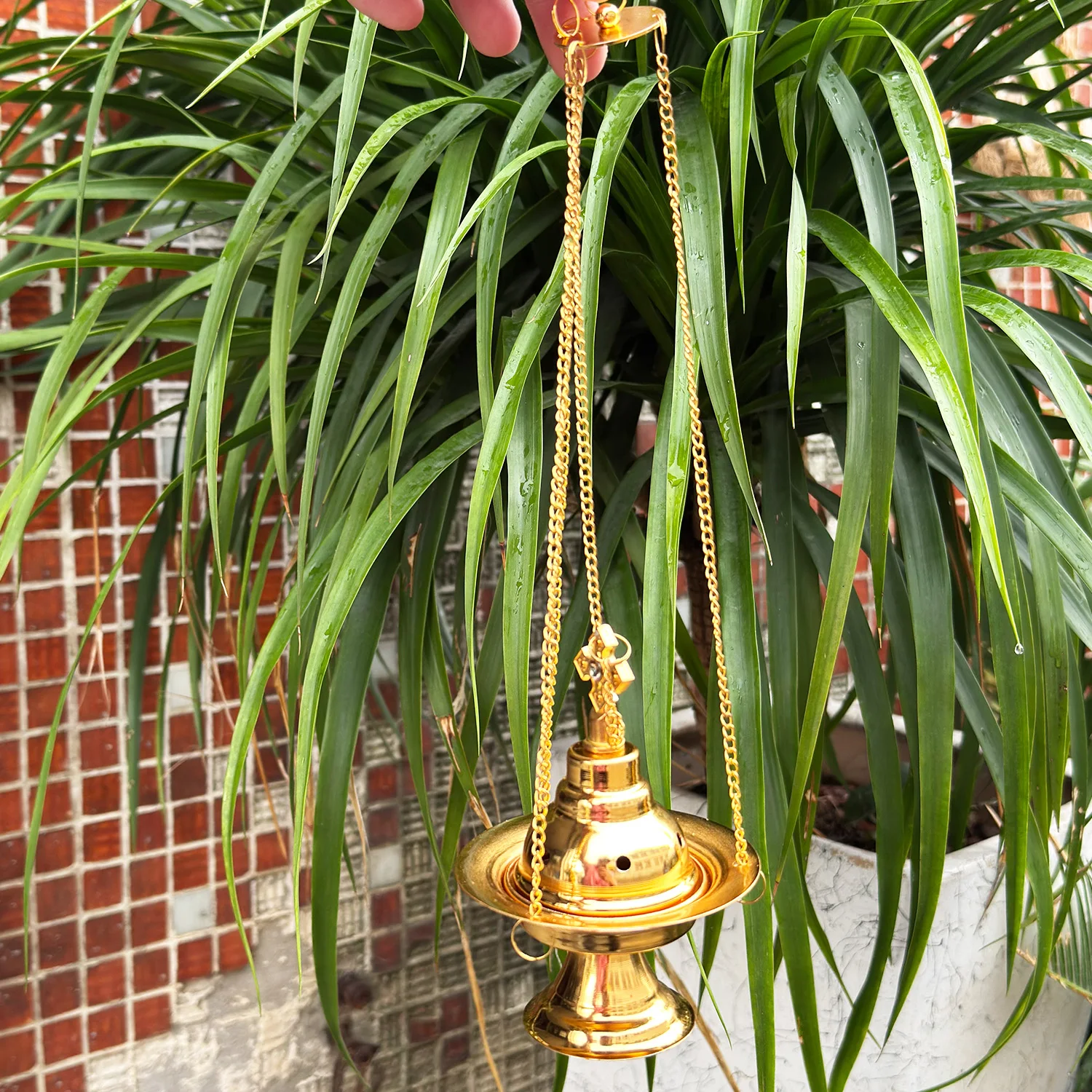 Hanging Incense Burner: Features a gold-plated finish for enhanced durability. Compact incense burner.