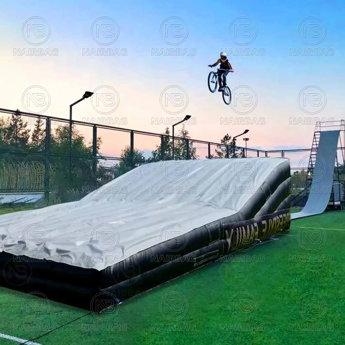 

Safety Inflatable Stunt Jump Air Bag Landing Mtb Bmx Freestyle Fmx Airbag Inflatable Landing Ramp For Extreme Sports Games