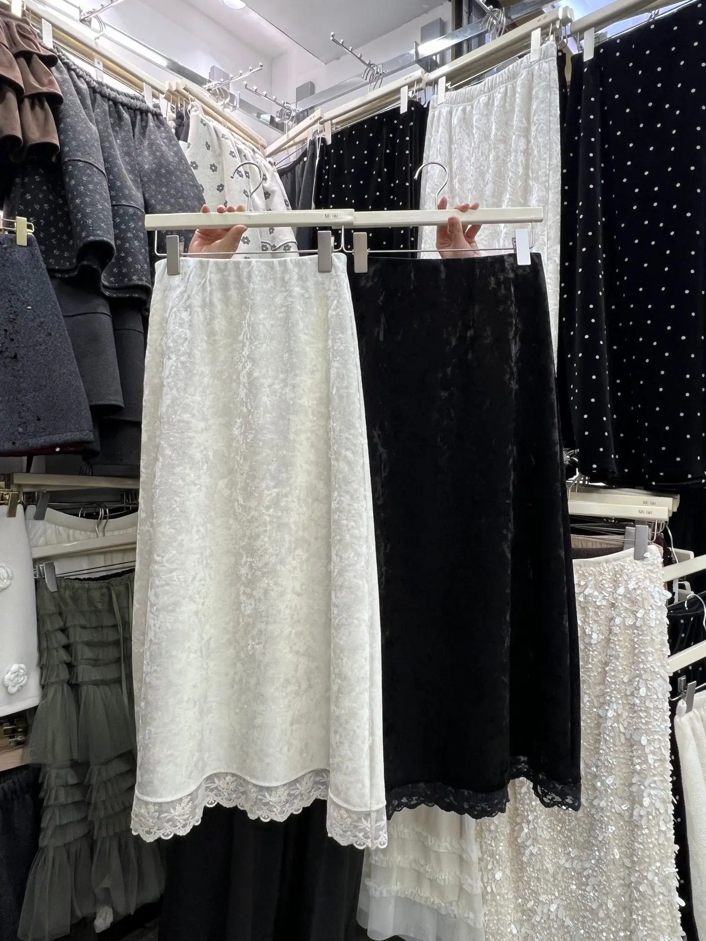 

Women's Spring Autumn Elegant Lace Patchwork Velvet Long Skirt Lady Elastic Waist Vintage Solid Color A Line Skirt