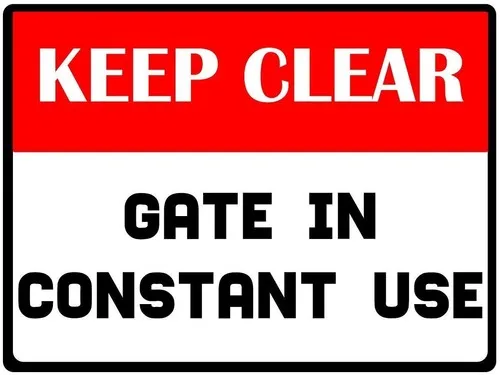 Metallschild „Keep Clear Gate in Constant Use“ mit Parkverbot, A4-Format