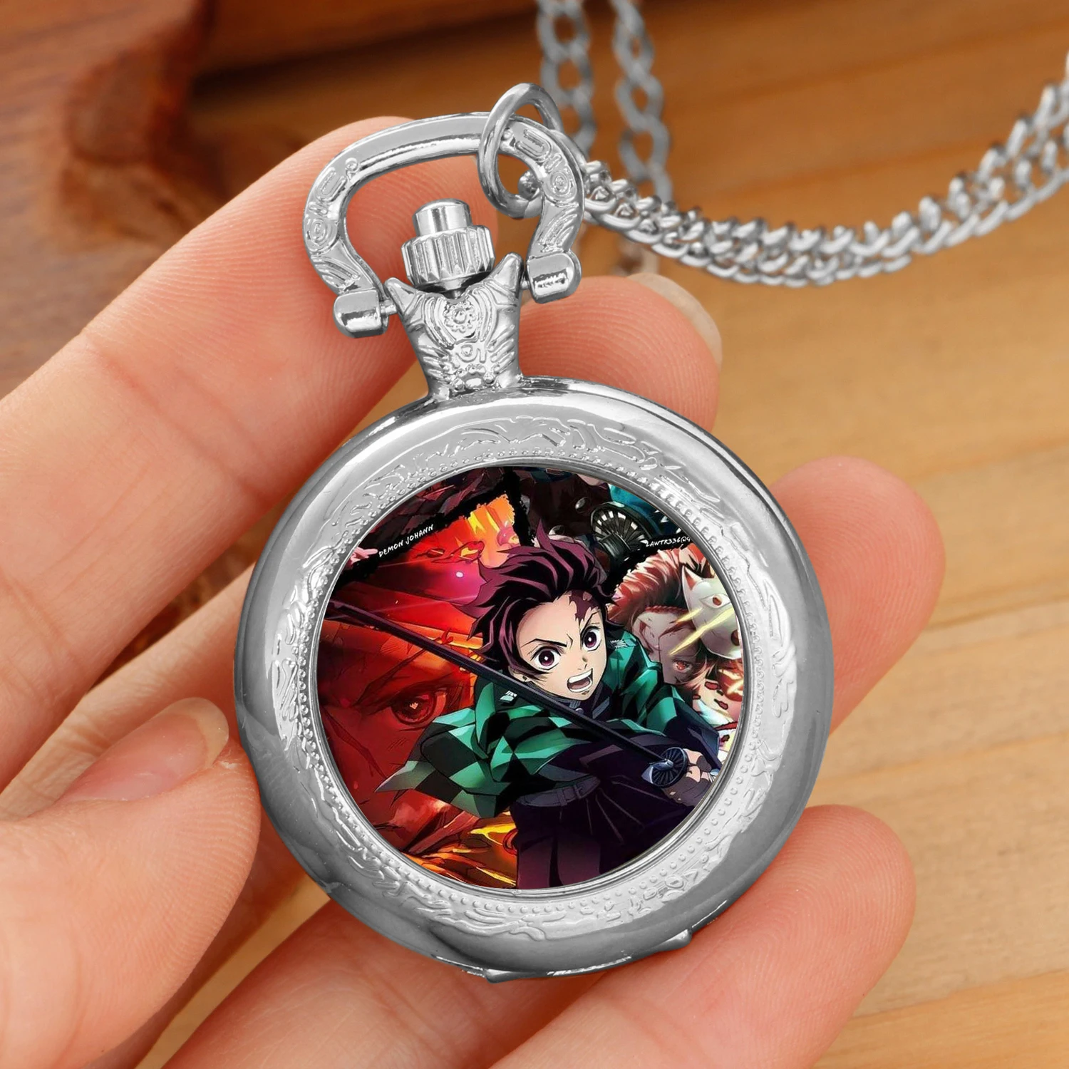 Personalizzato argento acciaio inossidabile Anime Demon Slayer Tanjiro cupola di vetro orologio da tasca al quarzo collana pendente gioielli da donna