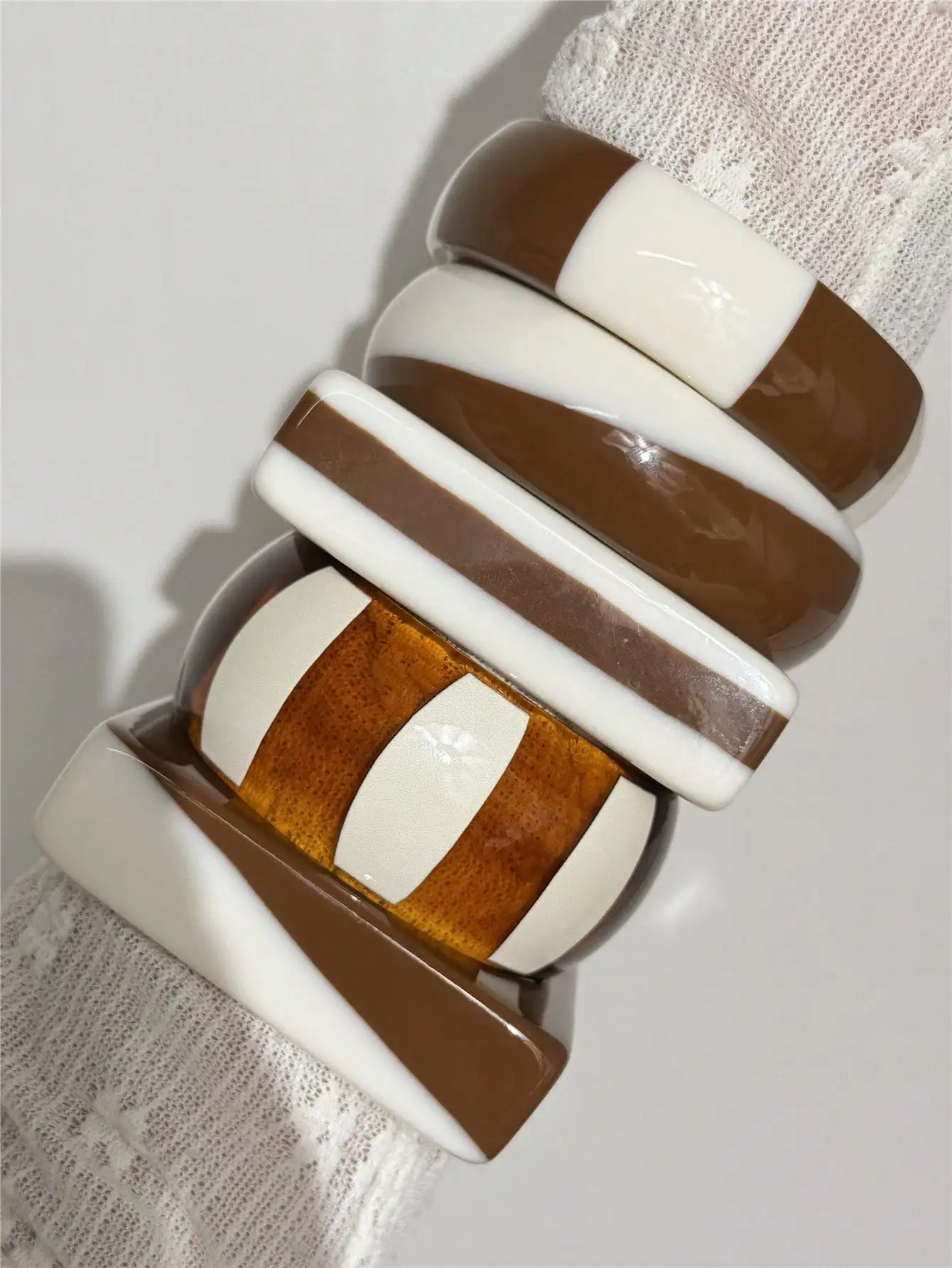 New Vintage Style White Brown Patchwork Resin Bracelet Geometric Wide Chunky Women's Jewelry Versatile for Fall Winter Gifts