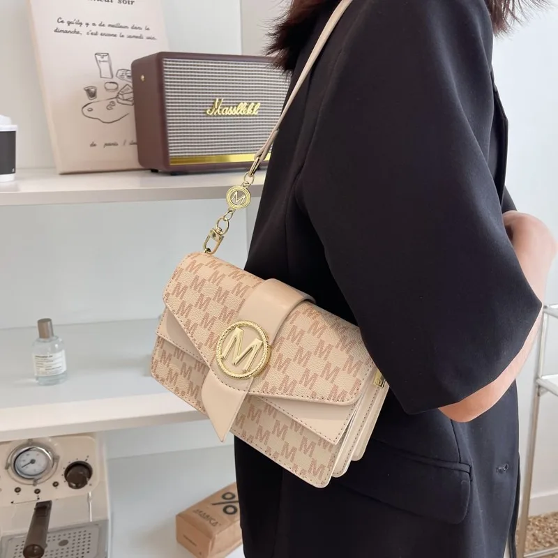 

Modern Women's Bag, Lightweight Handbag with Niche Features, Shoulder Bag for Family Reunion