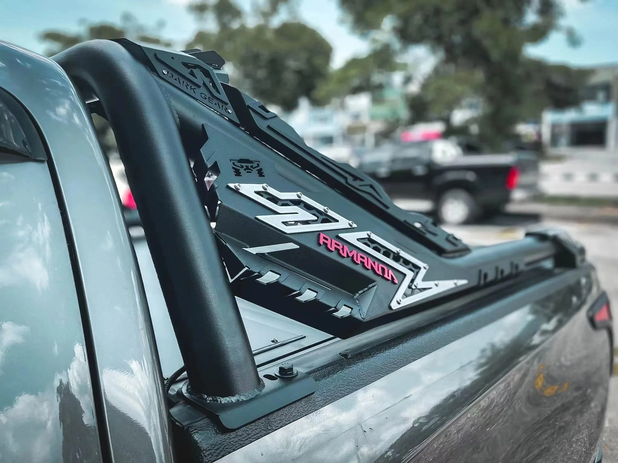 

The black steel rolling bar pickup 4X4 is suitable for the Hex Revo F-Ford Ranger Isuzu D-max
