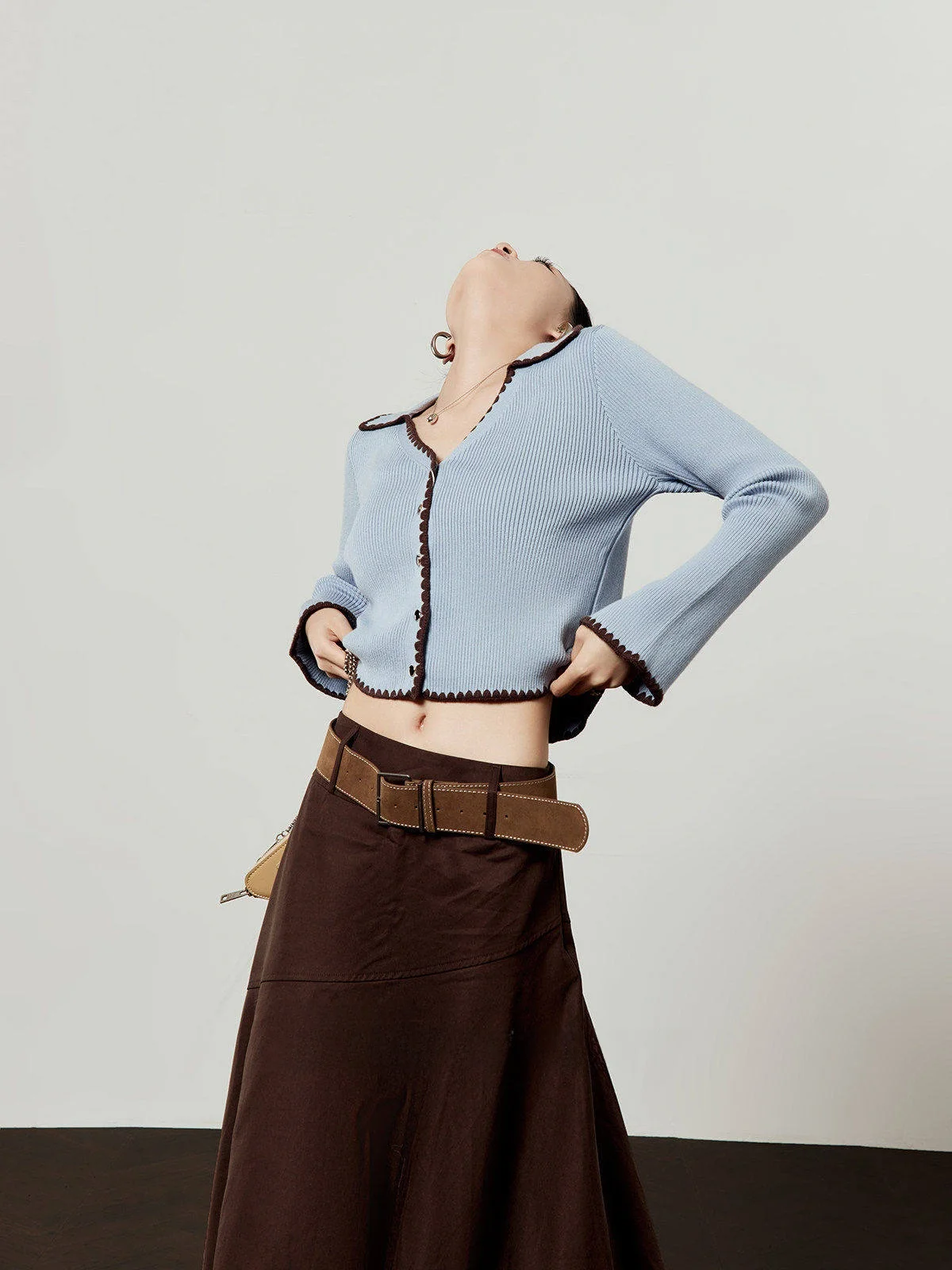 

Синий укороченный вязаный кардиган с длинными рукавами, в стиле колор-блок, с отложным воротником, на пуговицах, для женщин, модный, для повседневной носки, трикотажный.