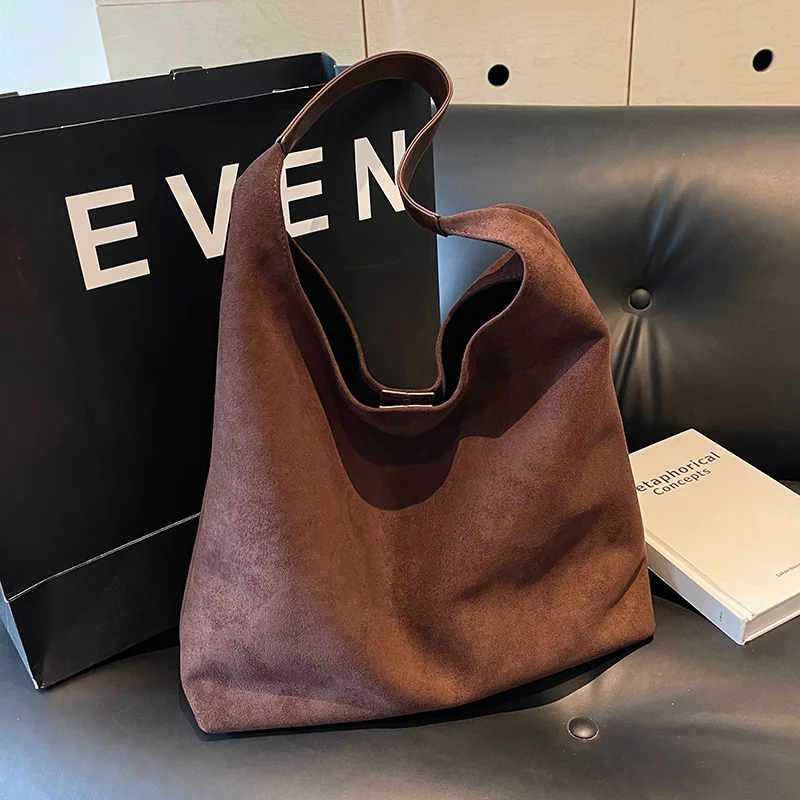 

Retro Soft-faced Suede Bag for Women's New Autumn and Winter Fashion Large Capacity Shoulder Bag Hot Bucket Bag