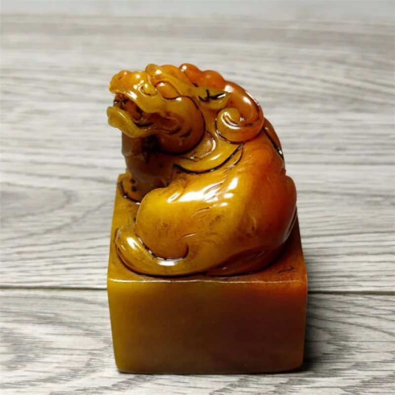 Crafts Shoushan Shitian Yellow Leather Show Seal Carving Seal Decoration