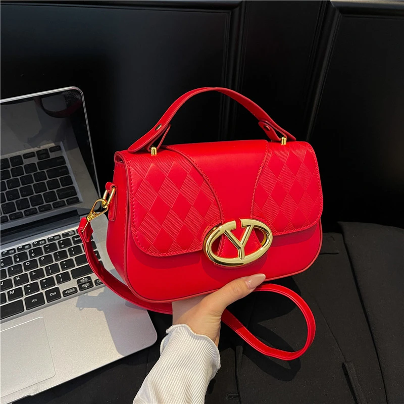 

Оригинальная винтажная сумка-кроссбоди с классическими линиями и логотипом, вместительная, с функцией сумки для подгузников.