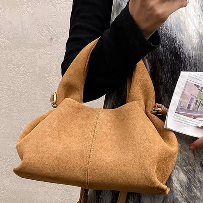 

Французская облачная матовая сумка на плечо, дизайнерская модная мягкая сумка-облако, простая пригородная сумка, роскошная высококачественная сумка через плечо на пуговицах