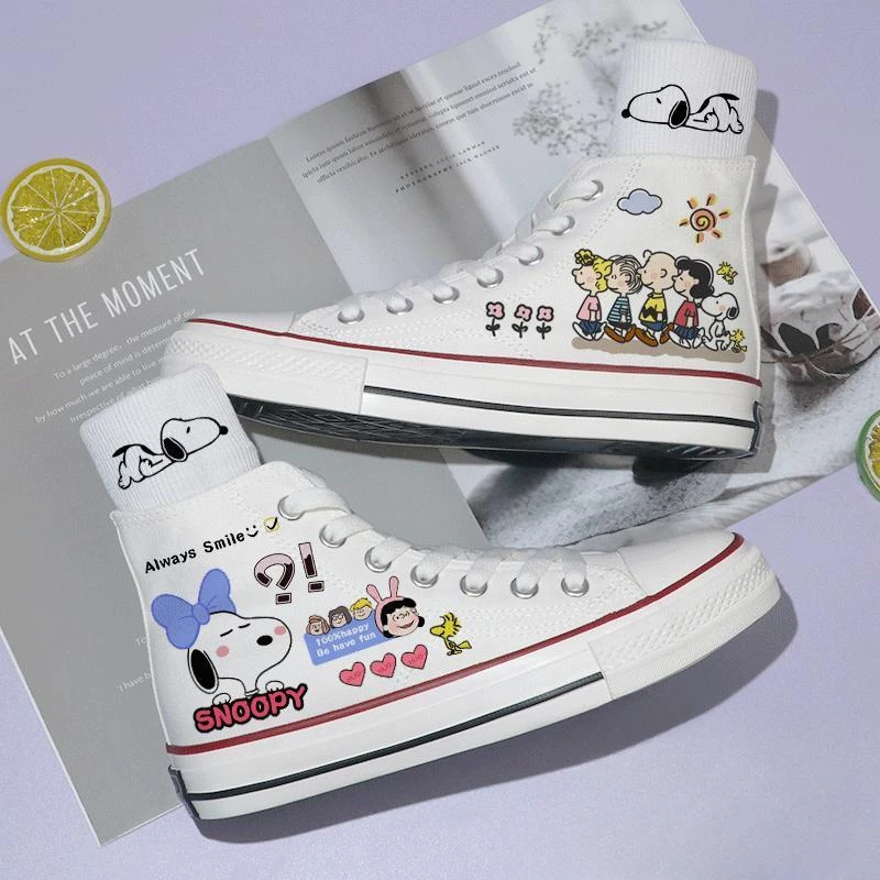 Trendy, versatile, creative and personalized Snoopy Charlie Brown anime character canvas shoes, cute kawaii cartoon sneakers