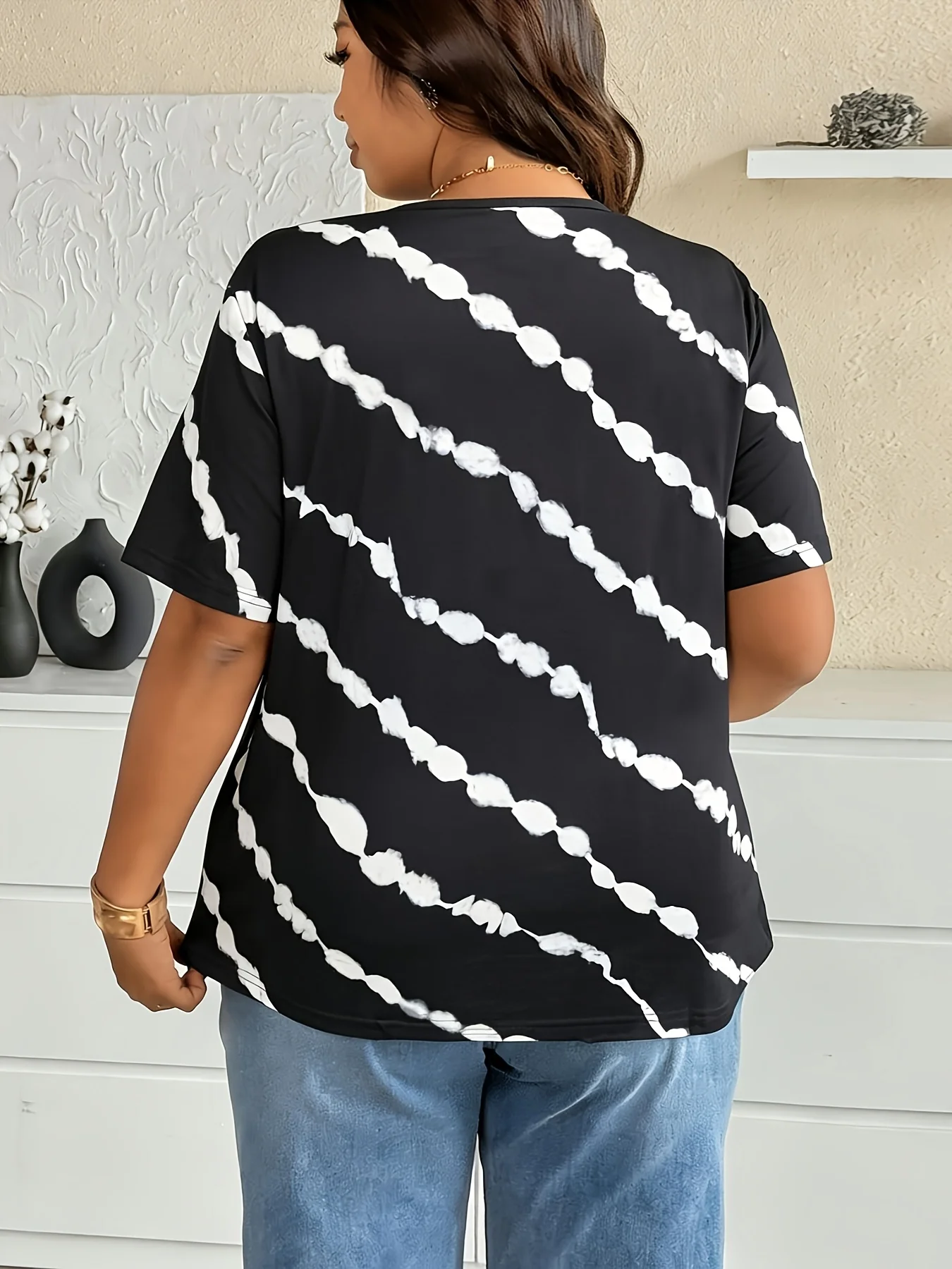 Summer new women's clothing hot selling trend round neck casual diagonal stripe button short sleeved T-shirt