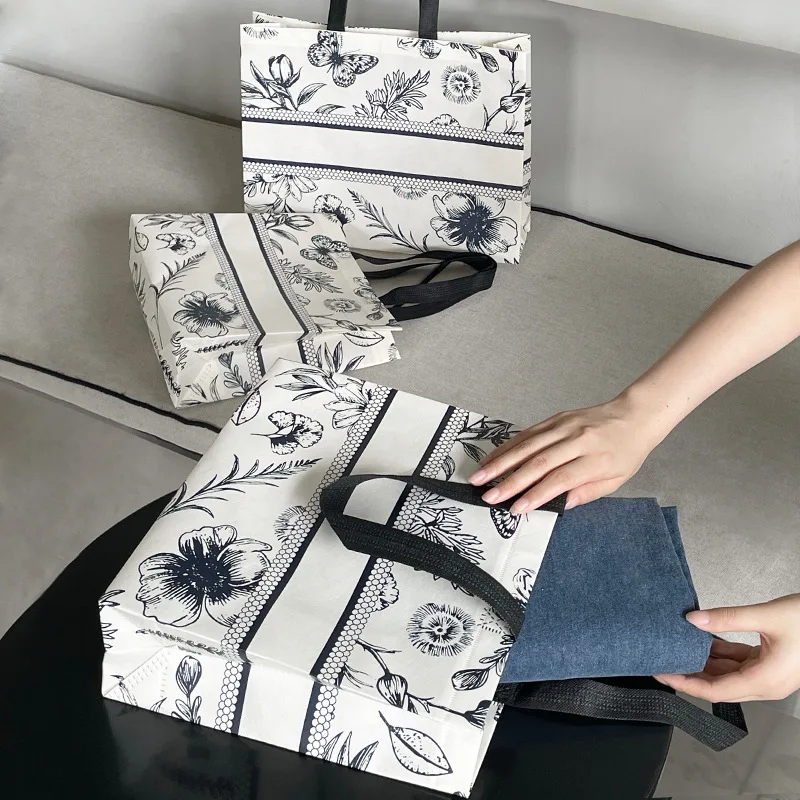 프리미엄 맞춤형 로고 부직포 토트백 - 가정, 비즈니스 및 의류 매장용 재사용 가능한 친환경 쇼핑 선물 가방(1/10개)