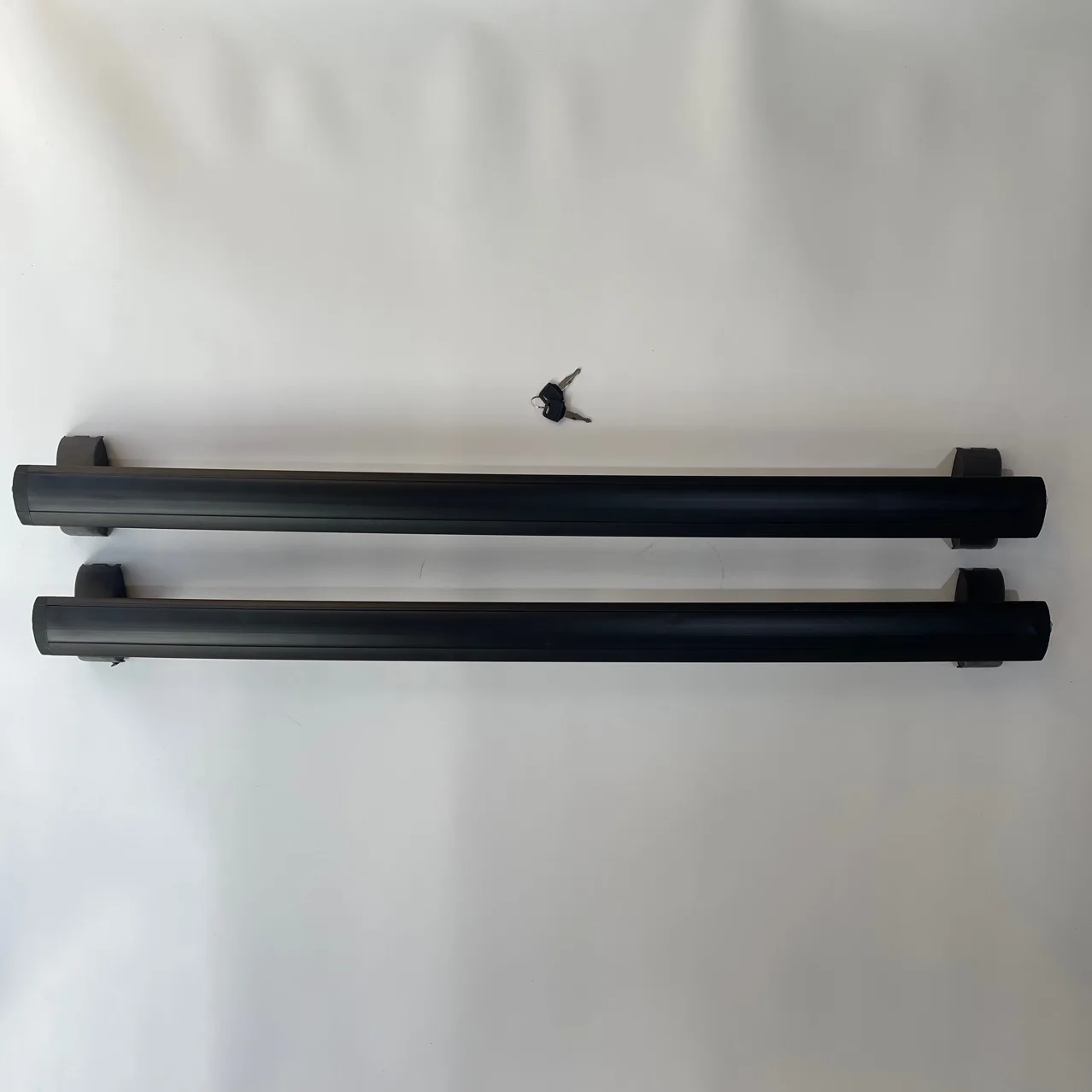 

Подходит для багажной платформы Grand Cherokee, поперечной дуги, в оригинальном стиле.