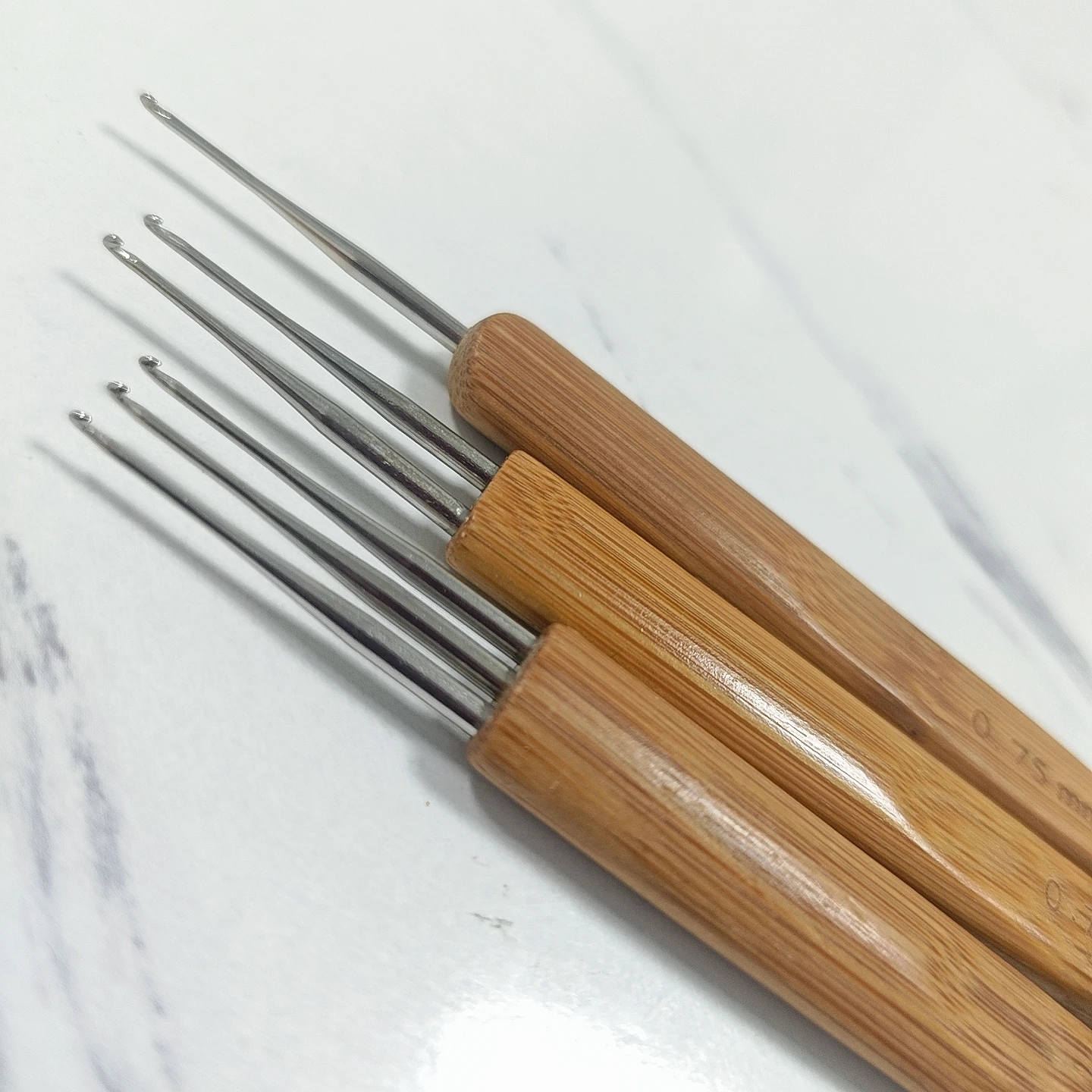 

1PCS 0.75mm Dreadlock Crochet Hook Wood Needles crochet hook multi-head hook Hair Extension Braiding Tools