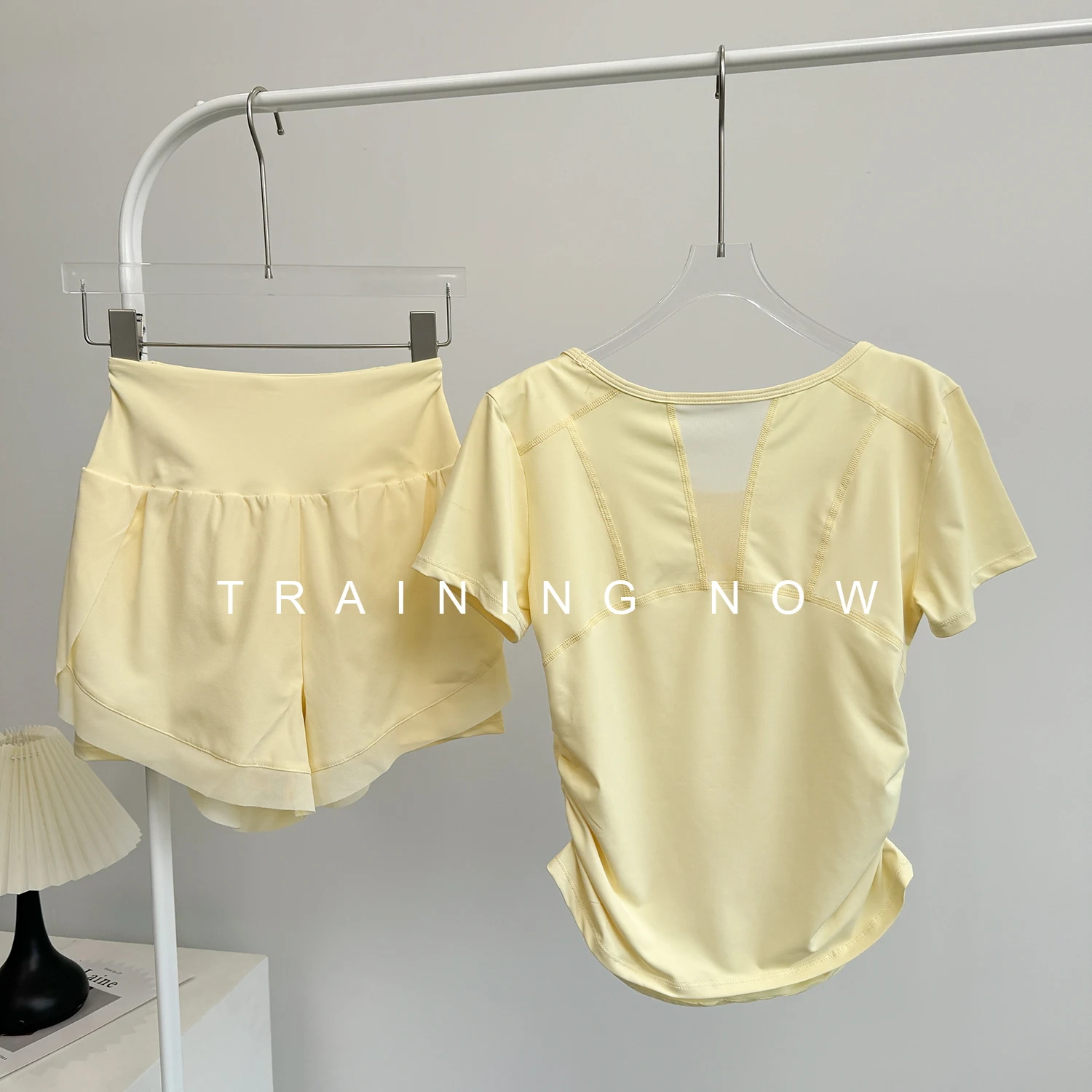 

Спортивный костюм для бега для женщин, летние тонкие шорты для бадминтона, быстросохнущий топ для фитнеса, утренний беговой костюм для йоги, высококачественный смысл