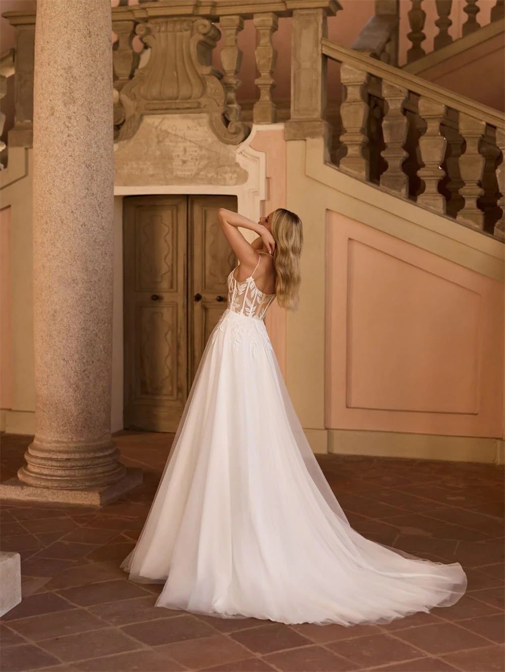 فستان زفاف من الأورجانزا الأبيض الناعم حسب الطلب بياقة مربعة رسمية بدون أكمام فستان زفاف بوهو على شكل حرف a ذيل محكمة فيستدو دي نوفيا