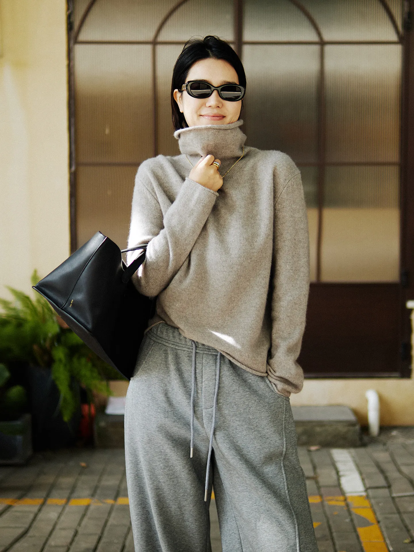 

2025 Simple Giant Relaxation Exploding Cashmere Knitted Top Curled High-necked Cashmere Sweater Women's Autumn and Winter