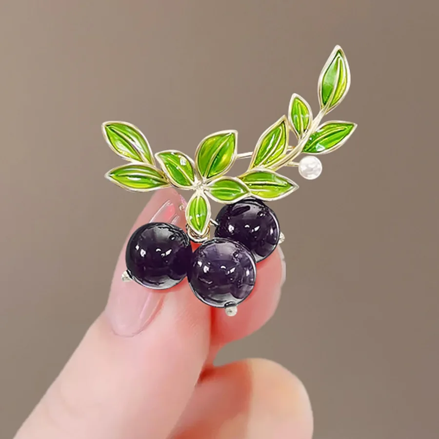 

2PC Blueberry Brooch Female High-end Delicate Fashion Fruit Pin Temperament Design Clothes Corsage Accessories