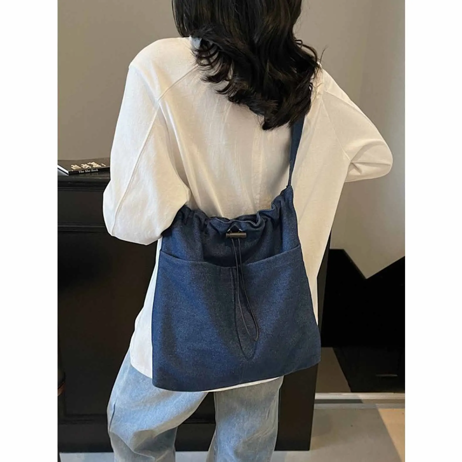 

Denim bag for women large capacity 2025 new summer versatile shoulder messenger bag casual drawstring popular bucket bag