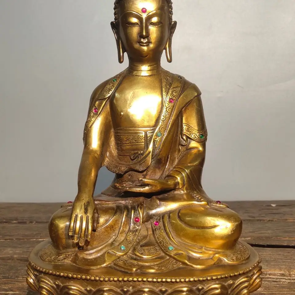 Old Tibetan old brass thick tire inlaid with gem Buddha statue, a Sakyamuni Buddha, please offer the Buddha statue ornament